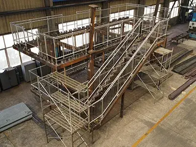Plates-formes d'accès et Passerelles en acier sur mesure