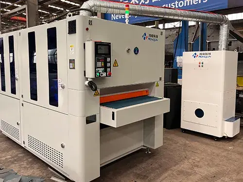 Machine d'ébavurage et d'arrondissage des arêtes